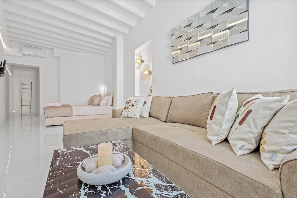 Heart of Mykonos Suites