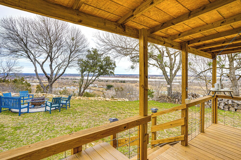 Rural Retreat w/ Water View! 9 Mi to Dtwn Granbury