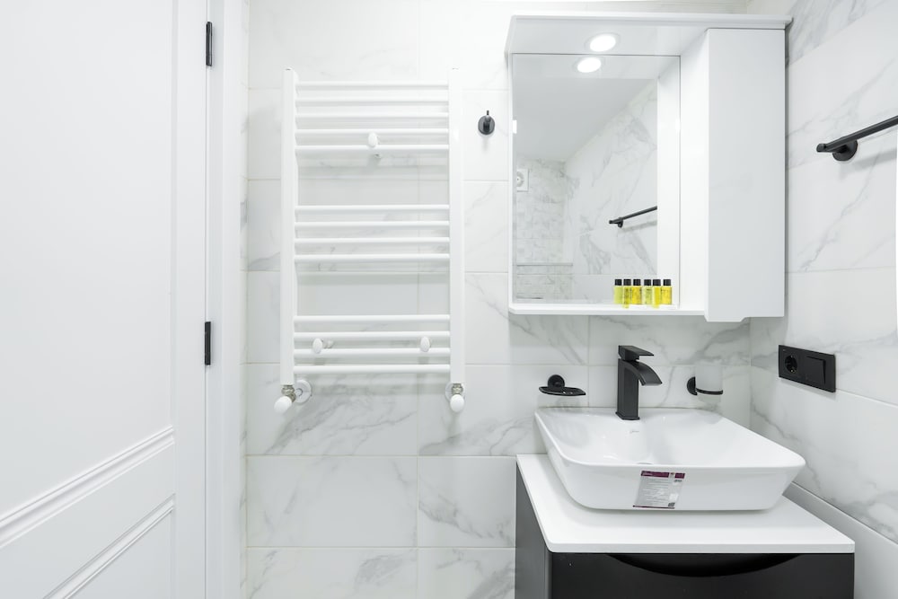 Chic & Modern 4BR Home in Old Tbilisi