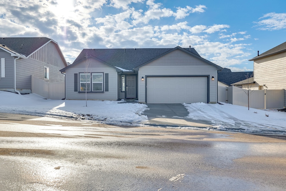 7 Mi to Lake Lowell Park: Nampa Home w/ Backyard