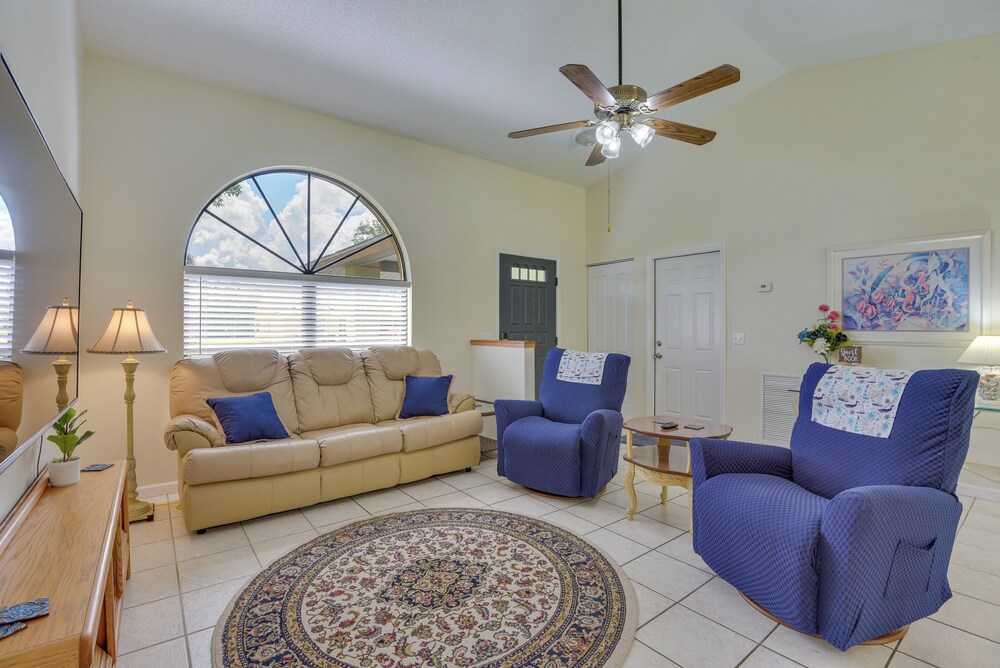 Bradenton Vacation Rental Home: Patio & Backyard view 4