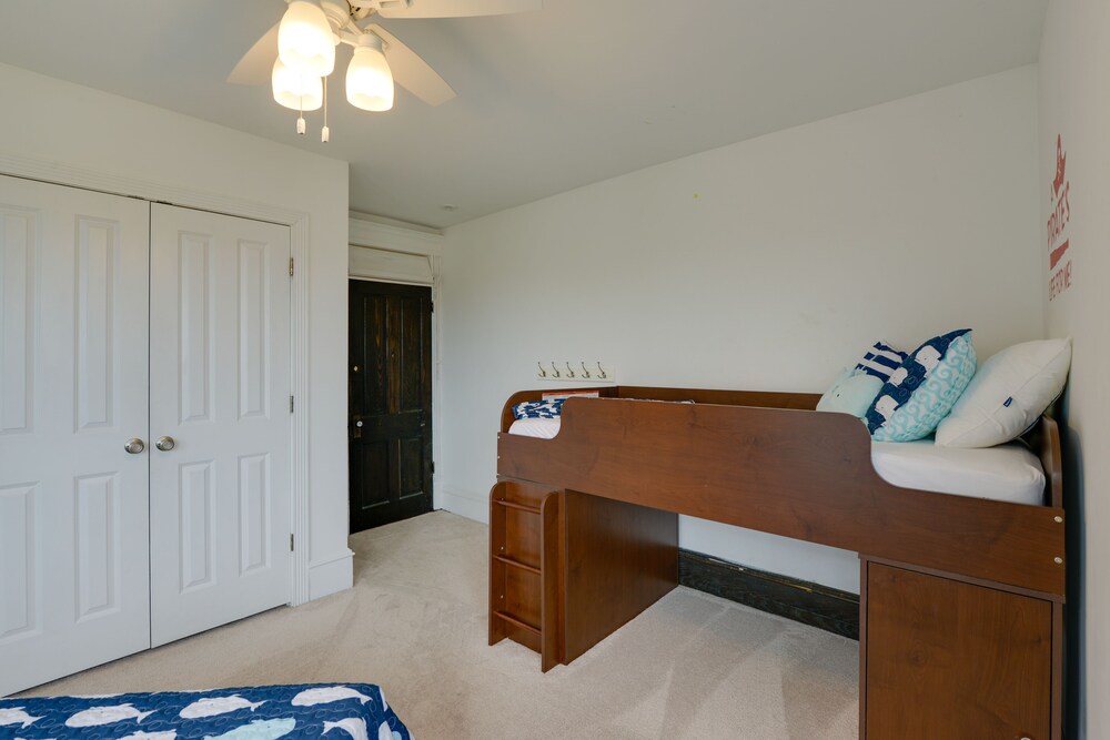 North Wildwood Home w/ Porch ~ 3 Blocks to Beach! view 5