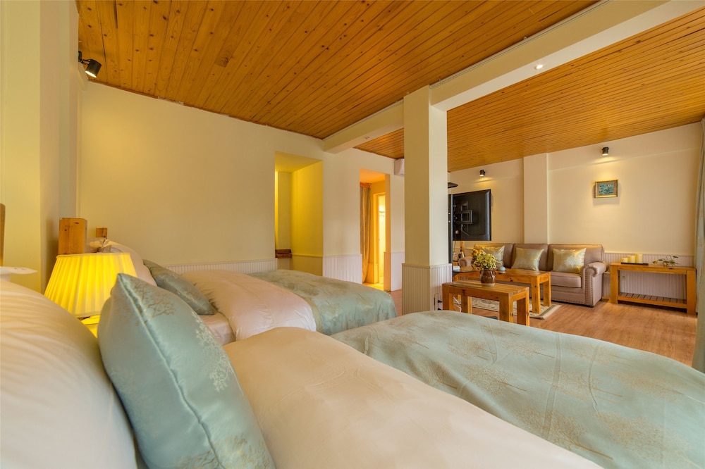 C'est La Vie Boutique Inn