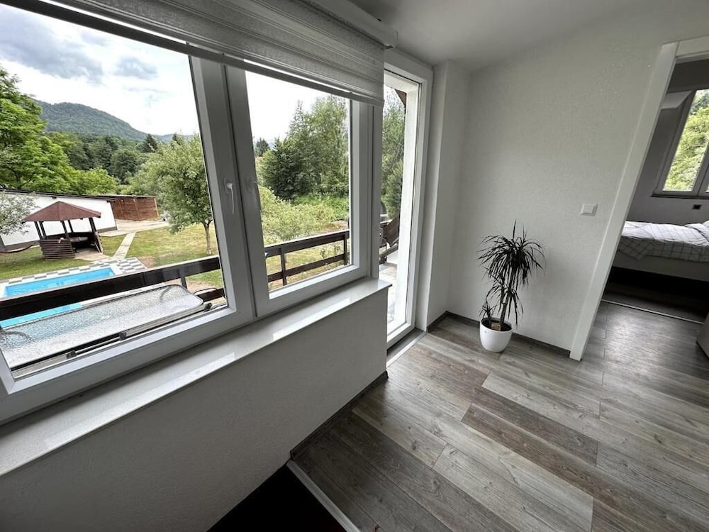Rijeka Villa-Spacious 4BR with Pool