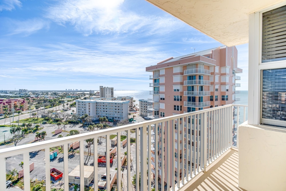 Fort Myers Beach Studio w/ Balcony & Views! view 3