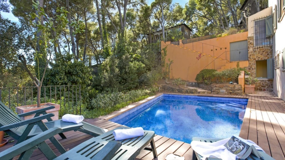 Ronda in Llafranc With 4 Bedrooms and 3 Bathrooms