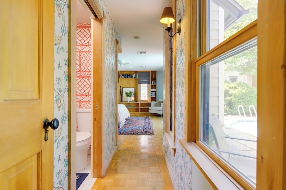 Beautiful & Historic Cottage, Steps to Elm Park
