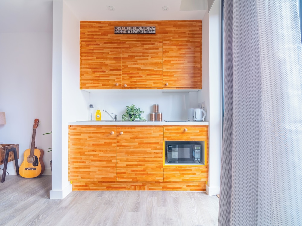 Sheffield City Apartment - Modern & Cozy