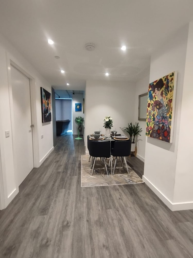 Immaculate 3-bed Apartment Homes in London