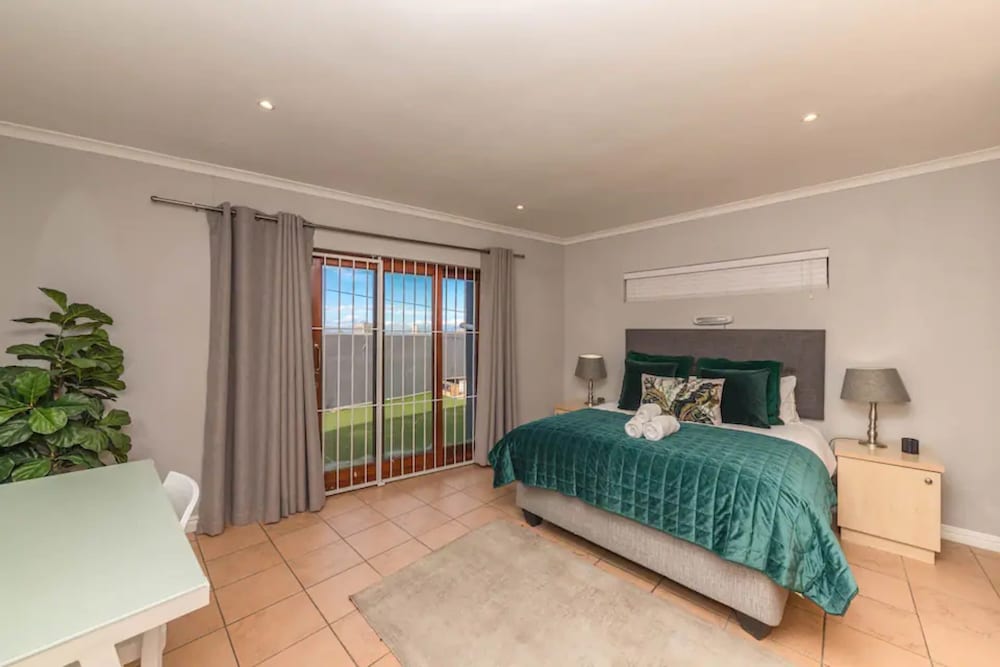 Spaciaous 2 Bedroom Bokaap Apartment view 4