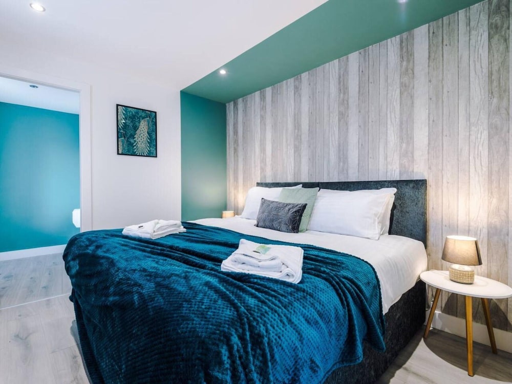 One-bedroom by Media City UK by Belvilla view 5