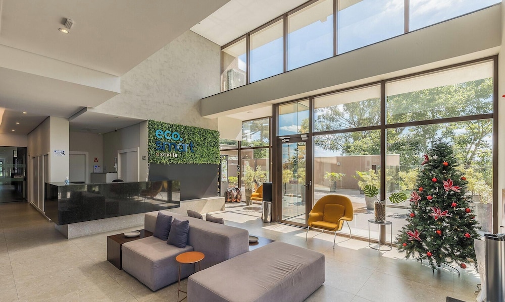 Studio in Condominium w/ Gym and Laundry Eco0304