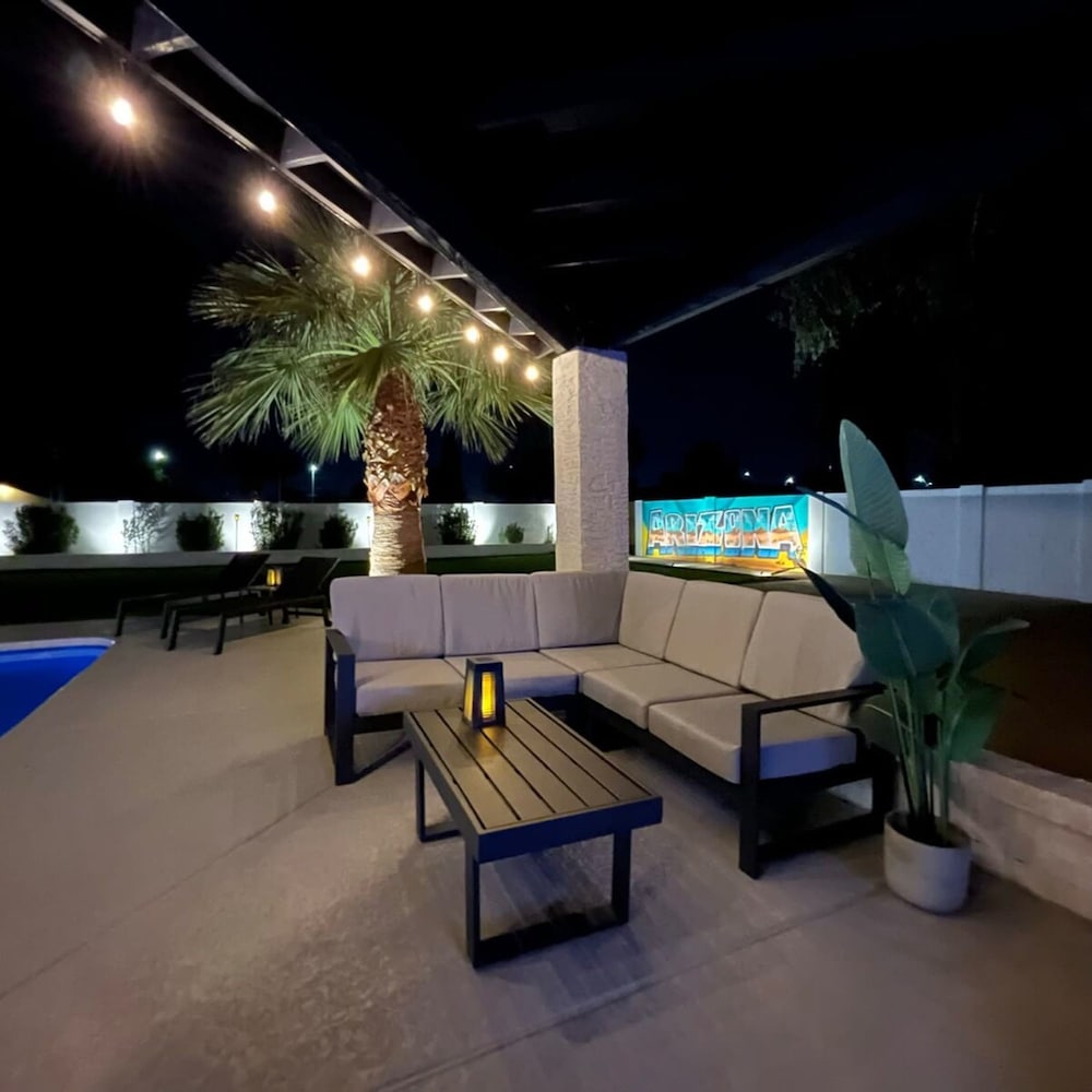 5BR Resort-style Oasis 2 Primary s Cabana Gameroom