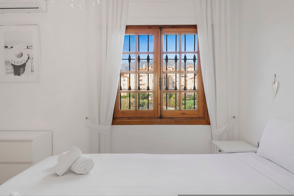 La Campana Apartment With Pool - Ref 60