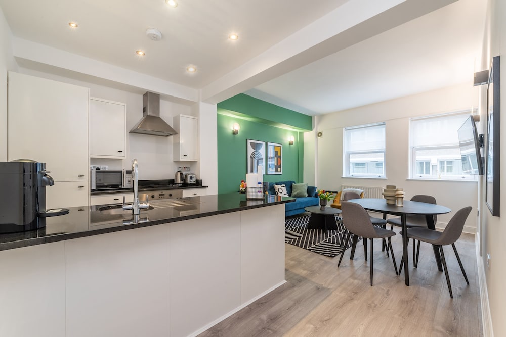 140 Minories
