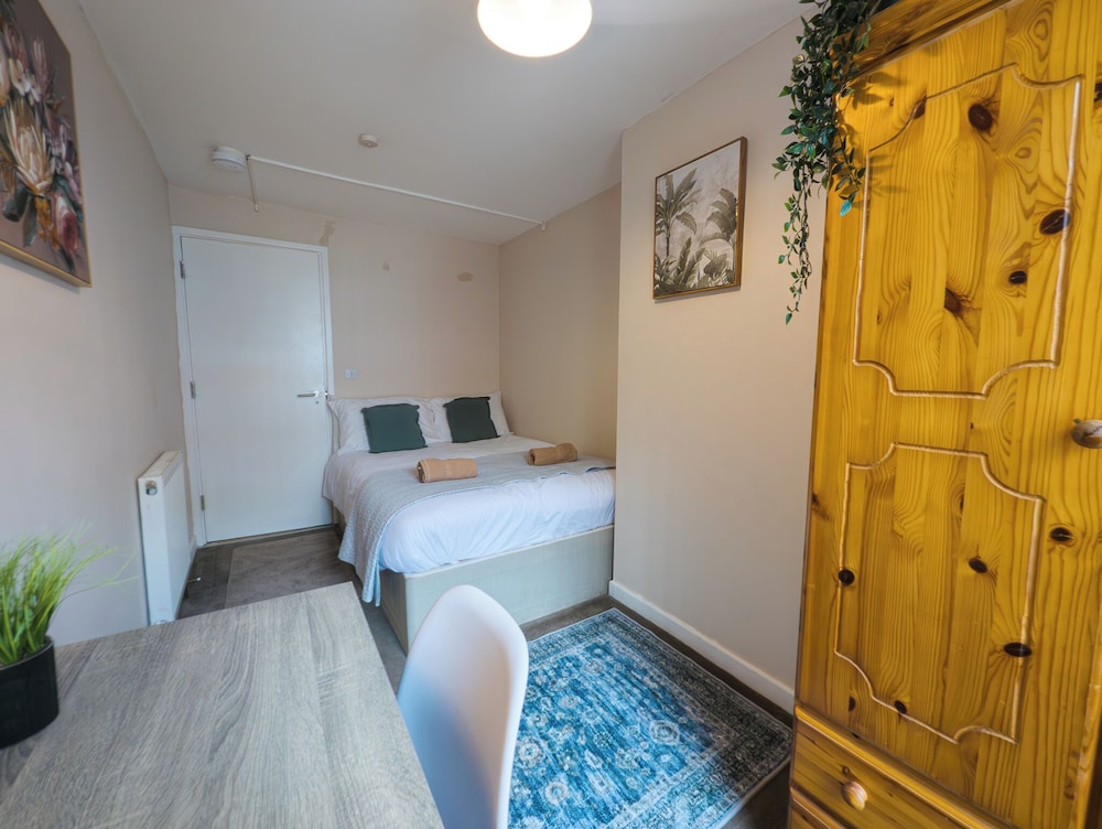 Casa Botique - Close To Gunwharf