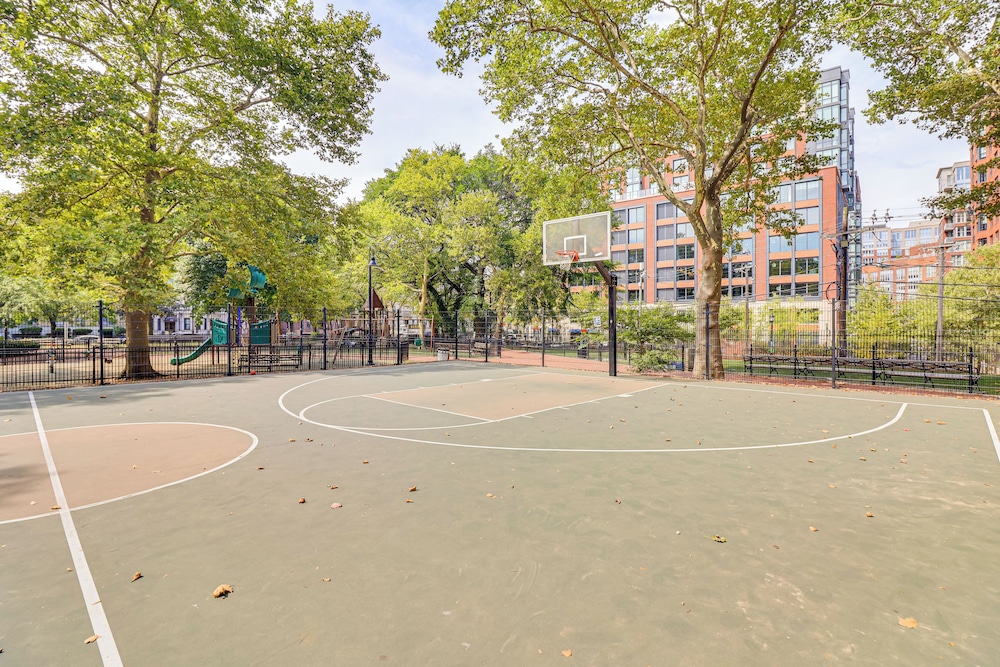 Walk to Hudson River Parks: Recently Renovated Apt