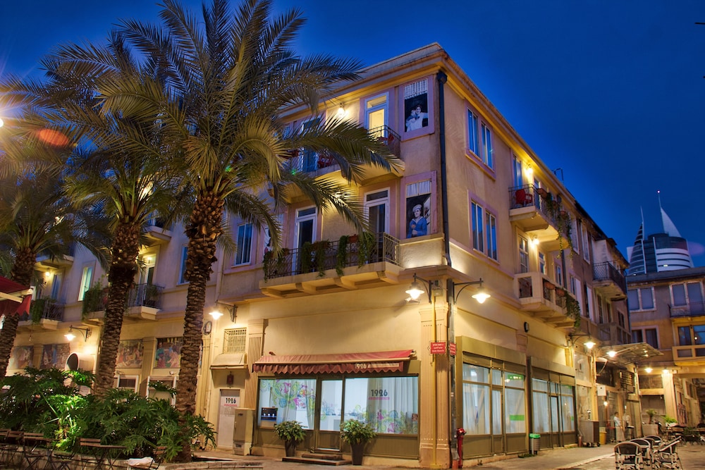 1926 Designed Apartments Hotel