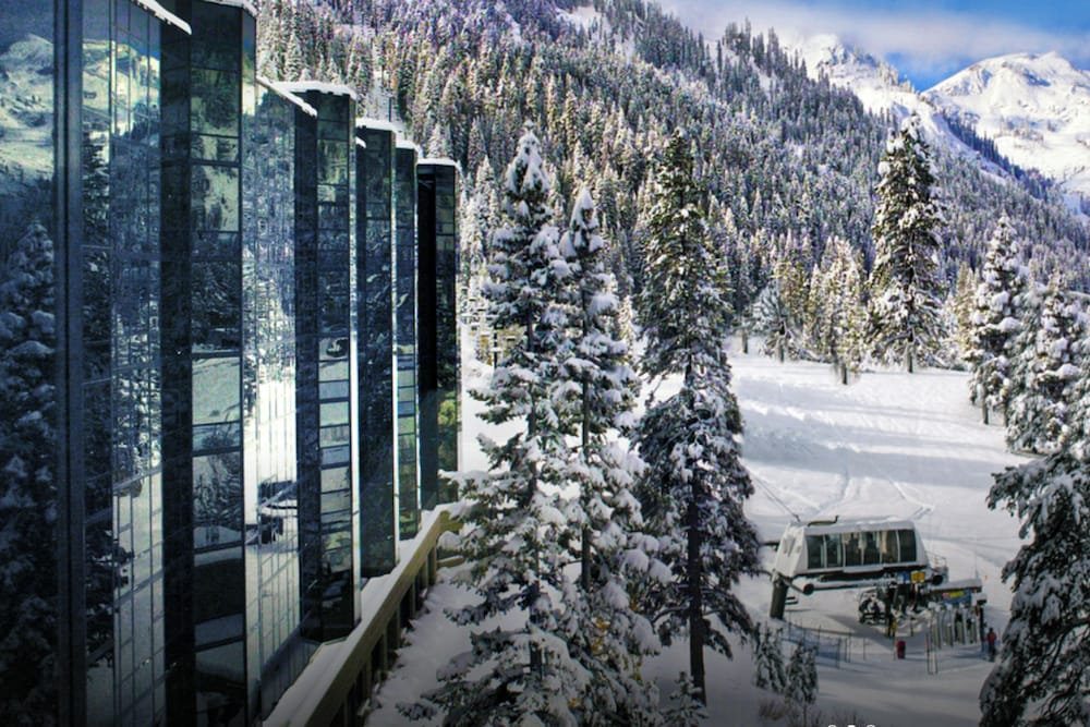 2BR Condo w/ Pool Access, Hot Tub, & ski In/out