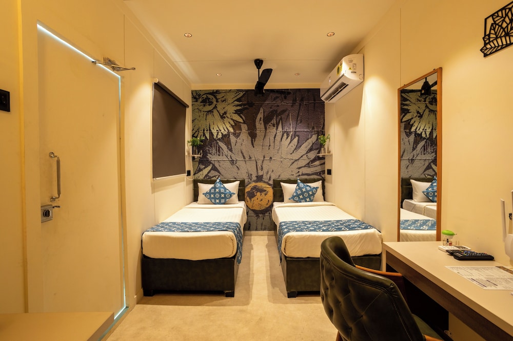 Click Hotel view 5
