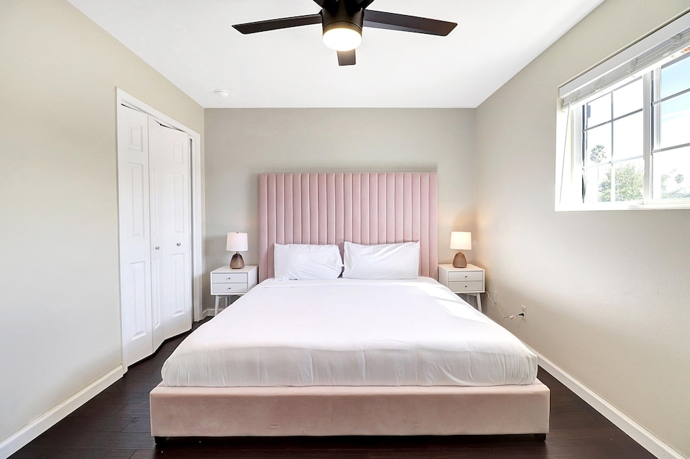 Karen in Phoenix With 4 Bedrooms and 2 Bathrooms