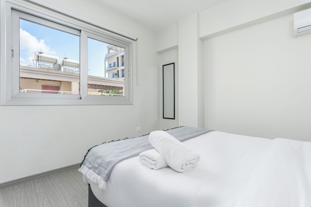 Amore 2-BR Apt By Finikoudes