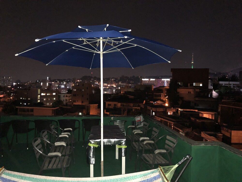 Amuse Guest House - Hostel