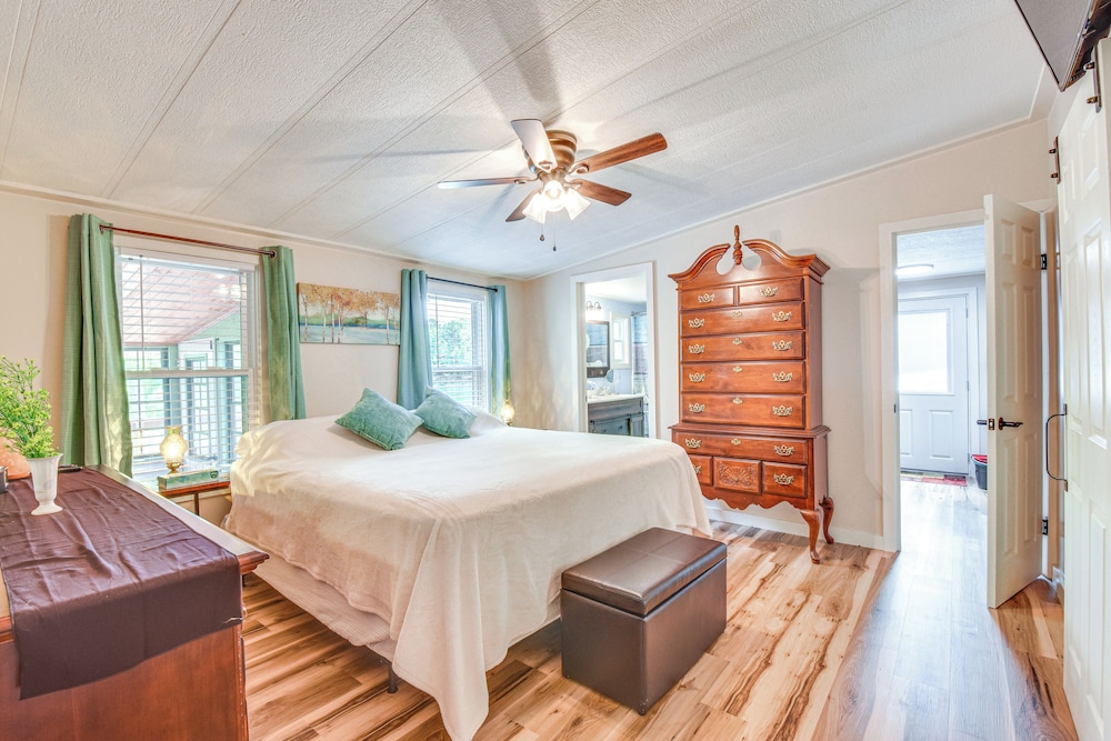 Boat, Fish, Relax: Lake Russell Retreat w/ Dock