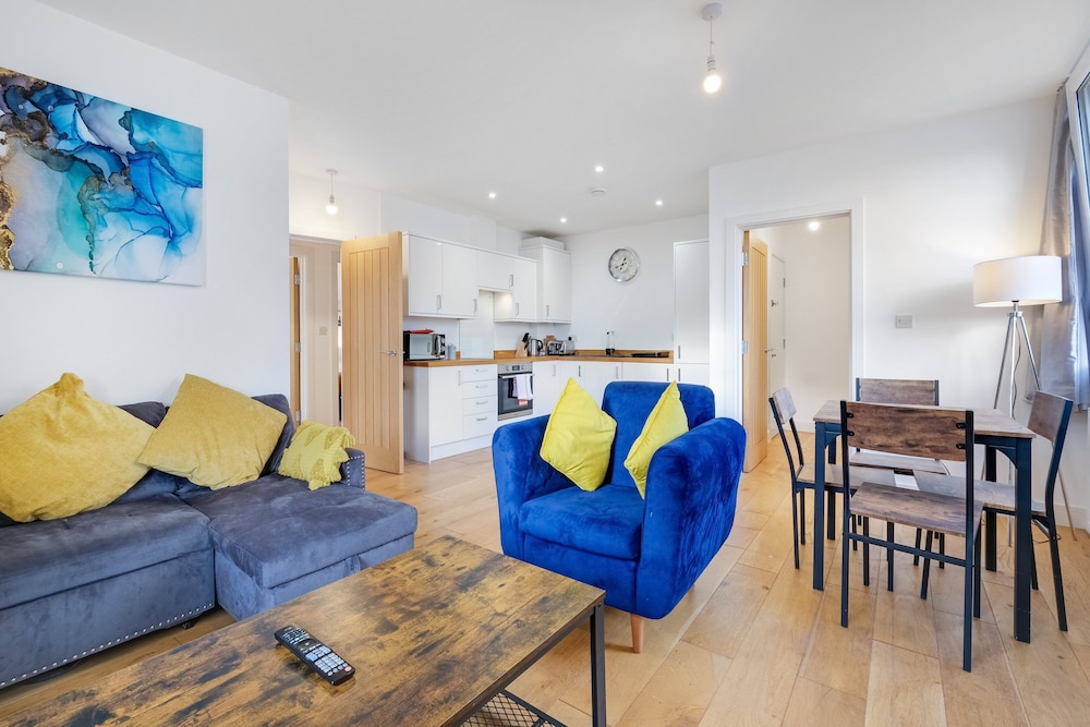 Eastons 2 Bedroom Apt. with Sofa Bed