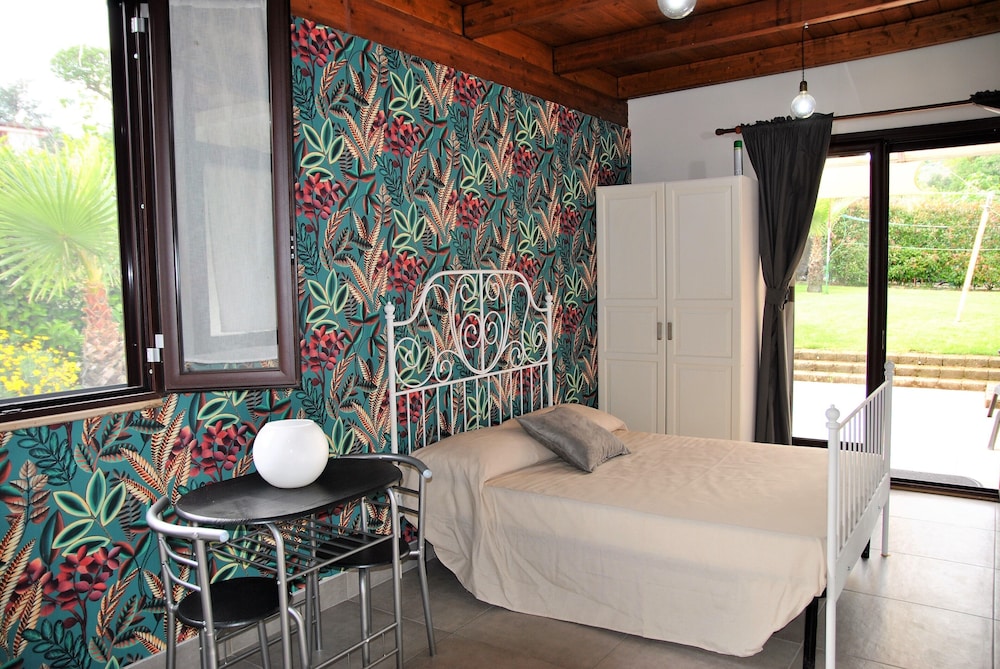 "studio Petit Giselda With Garden" view 3