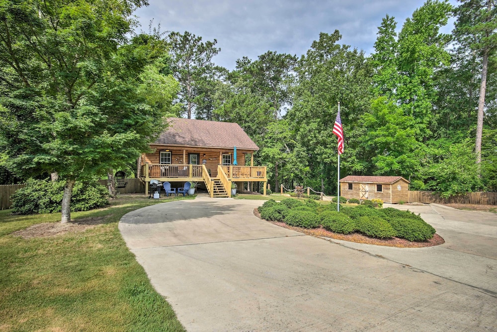 Quiet Tignall Getaway Near Lake w/ Boat Dock view 5