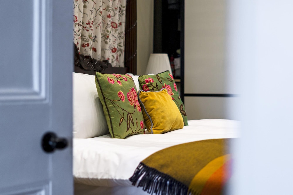 The Regency Studio 82cathedral