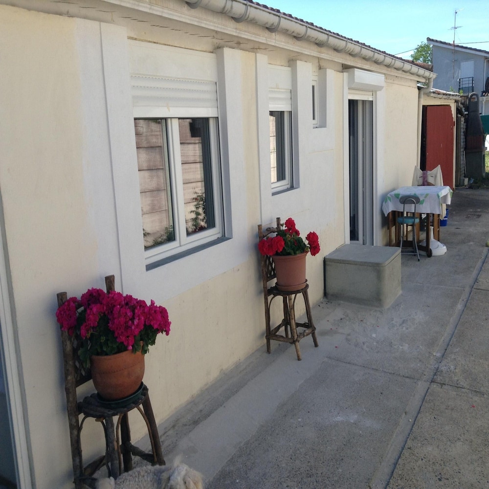 Relaxing Garden Retreat in Dax