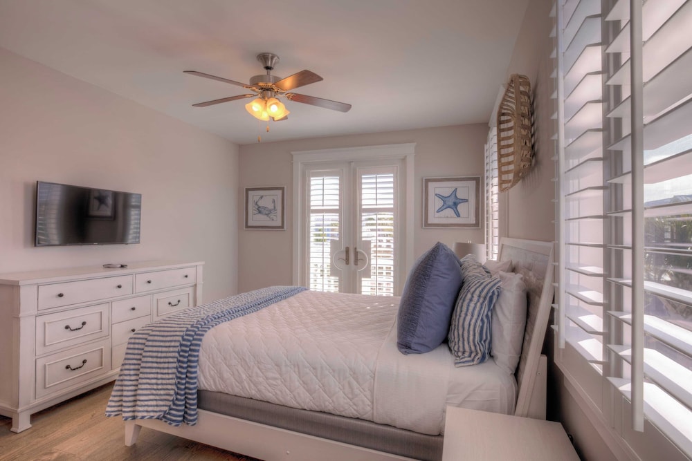 Coconut Cove by Avantstay Deck w/ Hot Tub, Access to 2 Pools