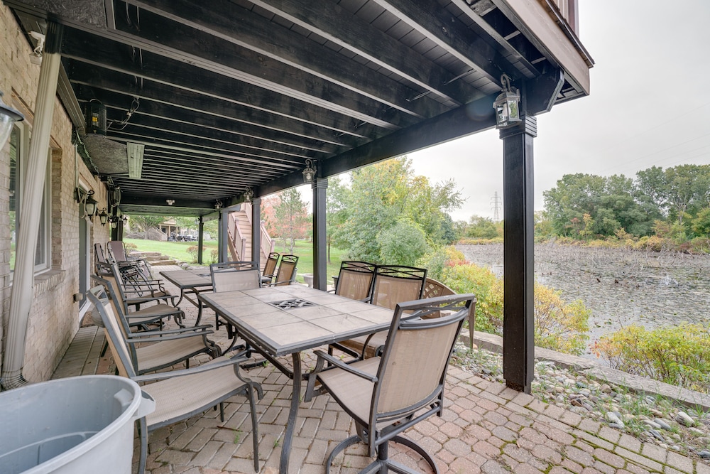 West Bloomfield Retreat: Stay in Nature Preserve!