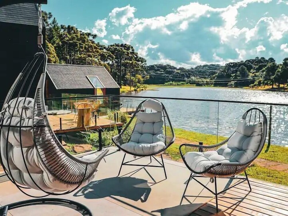 Celeiro Lake Village