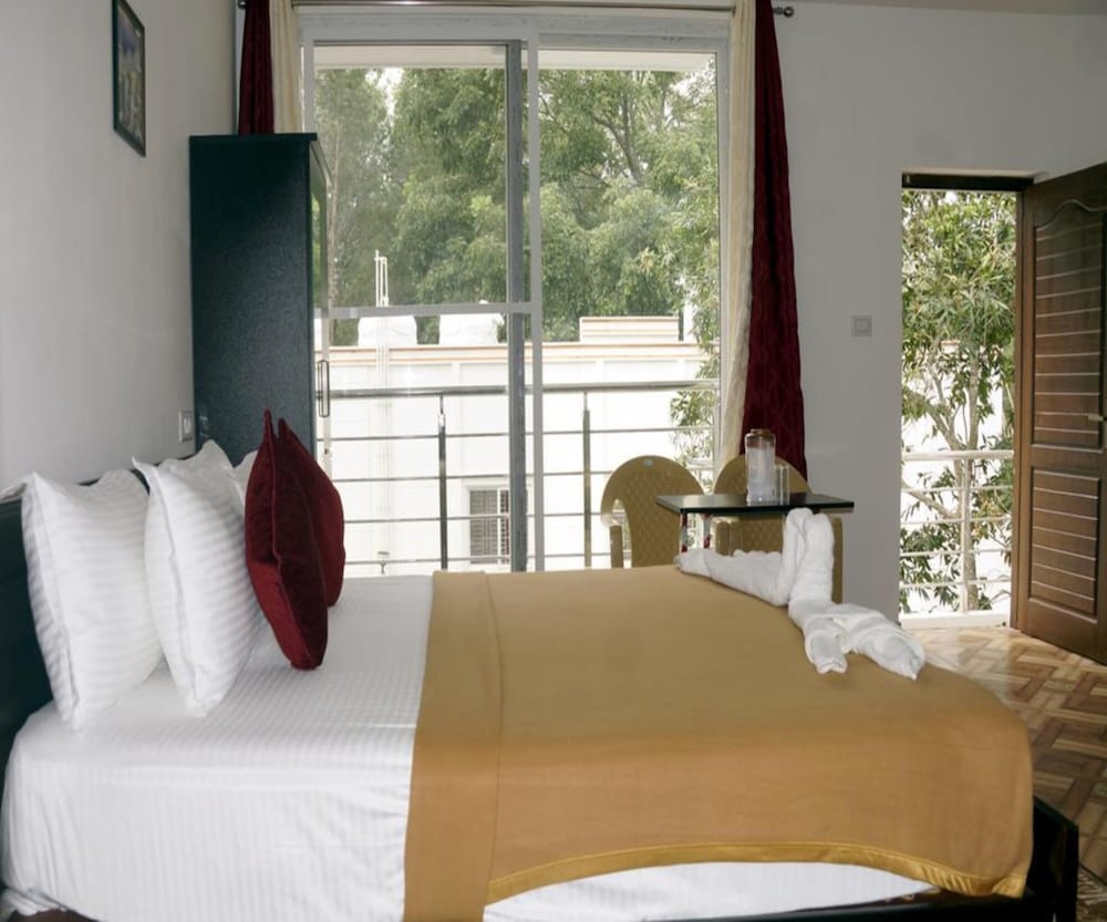 Photo 12