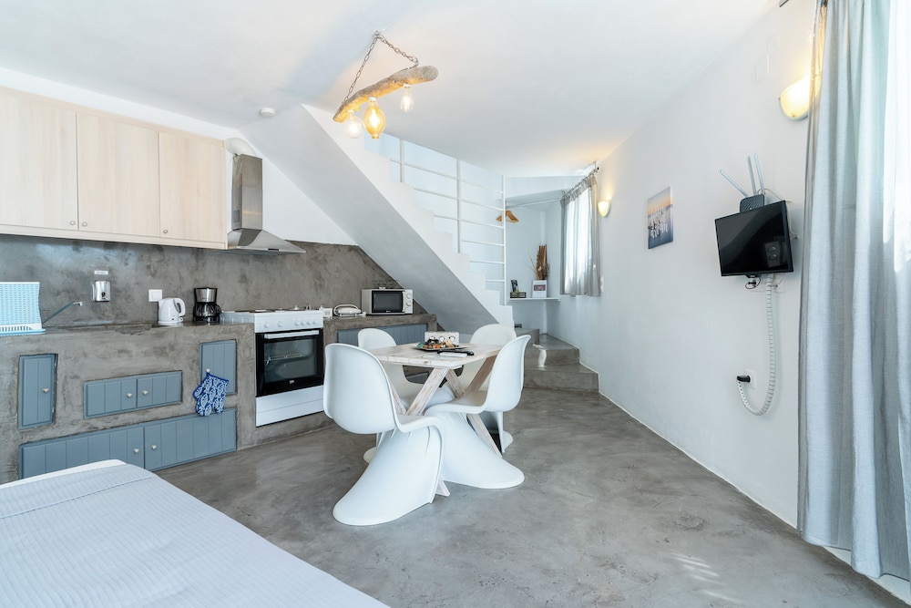 Loukas & Emma Eco Houses