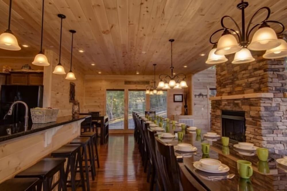 Mountain View Lodge - 9 Bedrooms, 9 Baths, Sleeps 40 Home