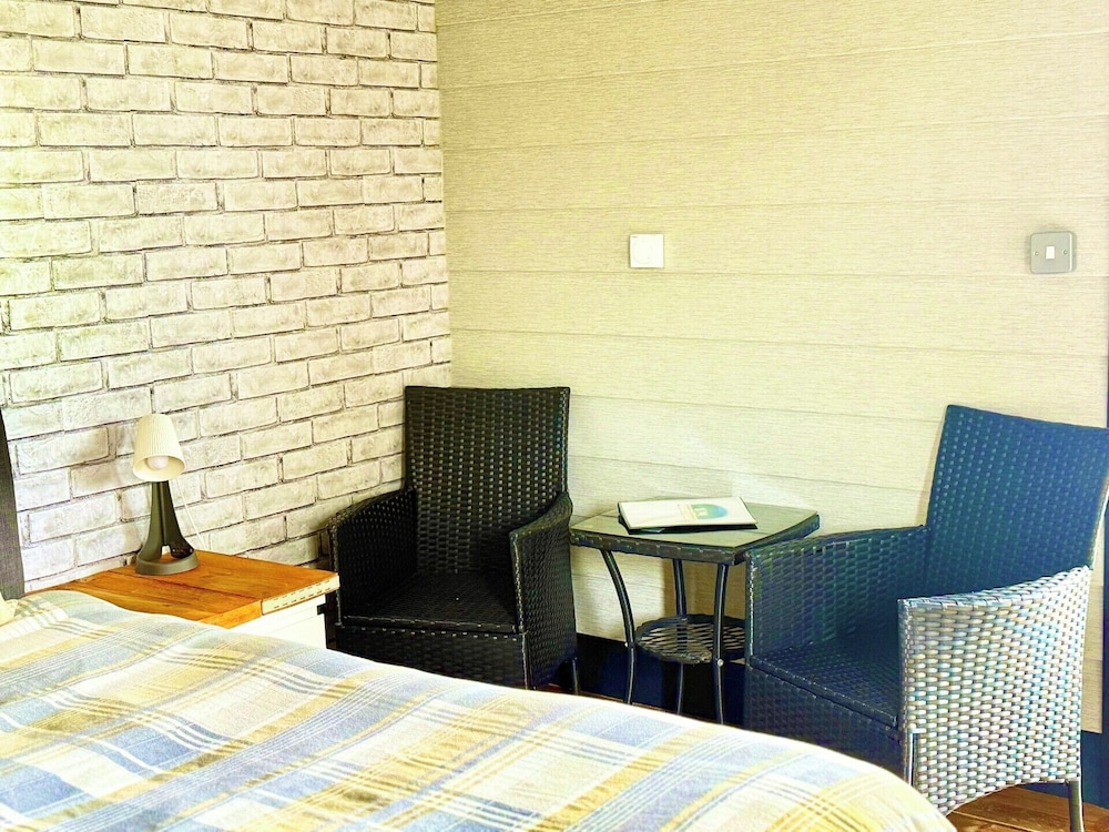 Paulton - Sleeps 2 - Petfriendly - Hottub - Garden