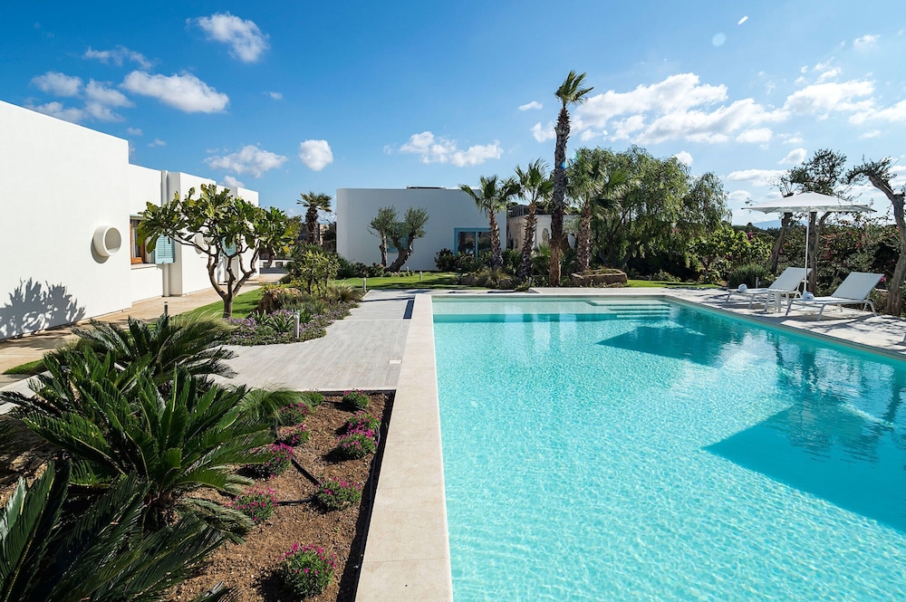 Villa in Trapani With Private Pool & Near Sea