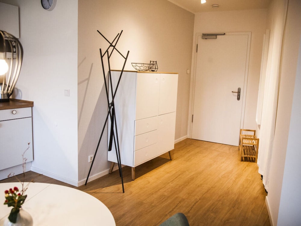 Narrow Luzin Modern Retreat