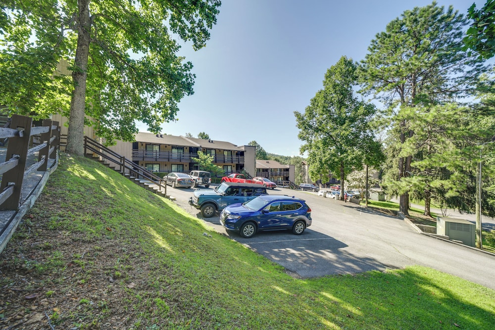 Cozy Sevierville Condo: Balcony, Pool Access view 5