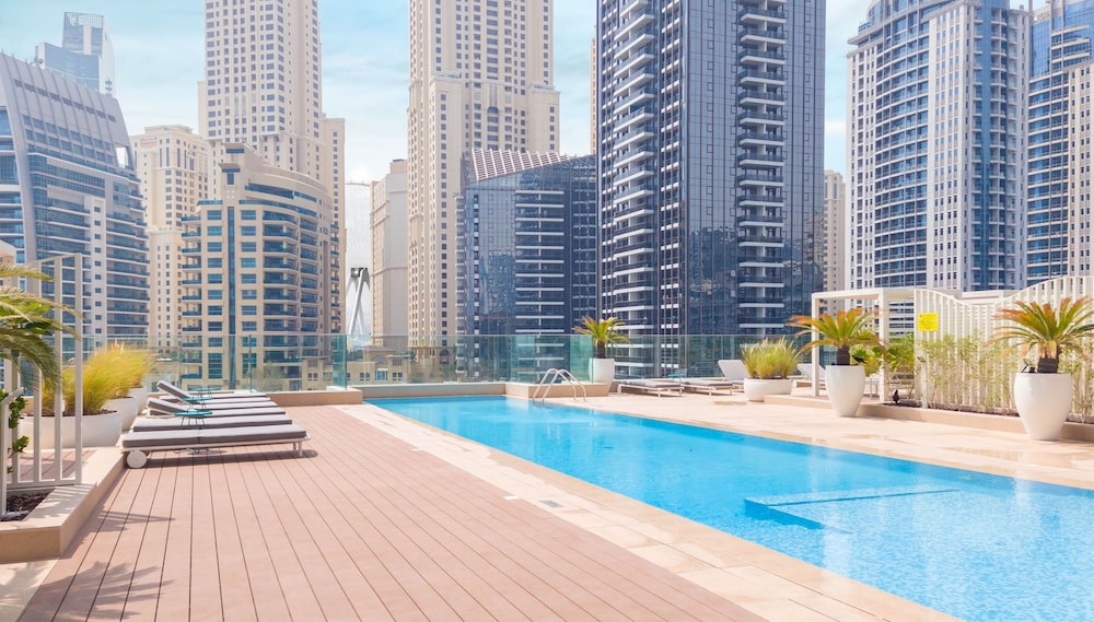 LUX  The Dubai Marina Skyline Suite