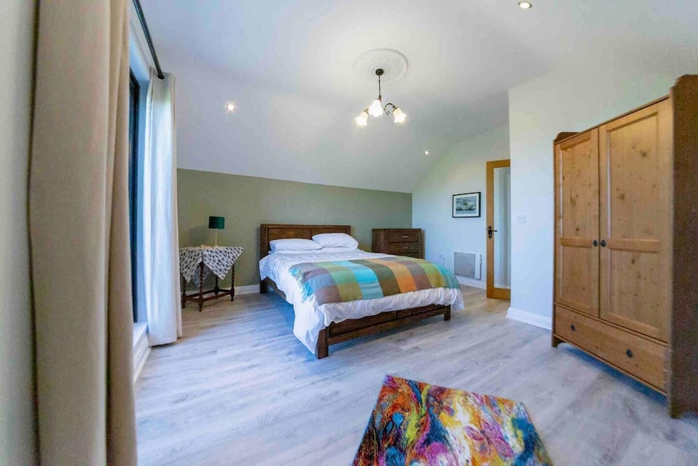 Peace Apartment With Views Near Gorey