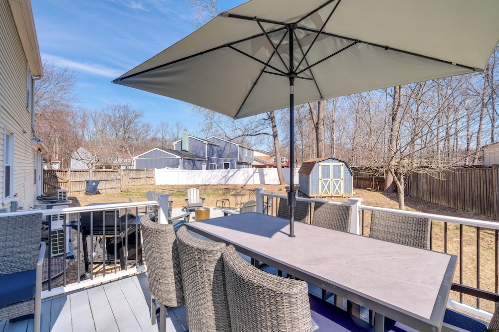 Family Friendly: Modern Retreat in Fort Washington