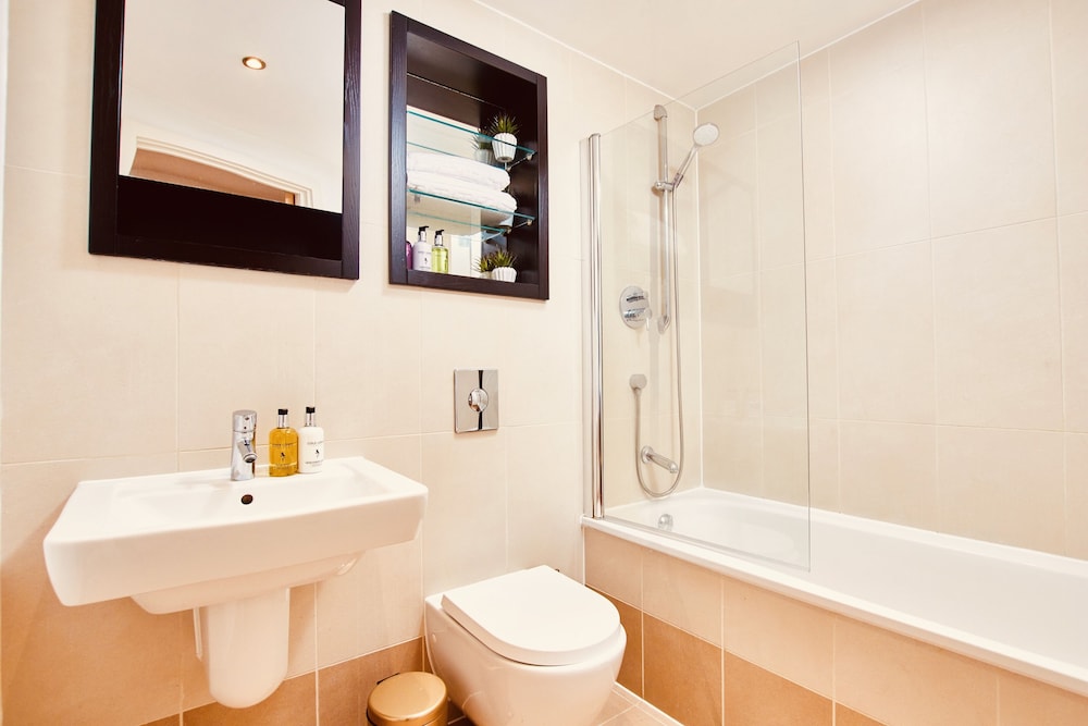 Deluxe City Centre Apt Balcony & View & Free Parking