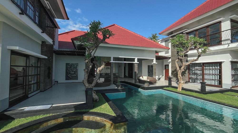 Blue Marlin 6-BR Villa Singaraja Bali