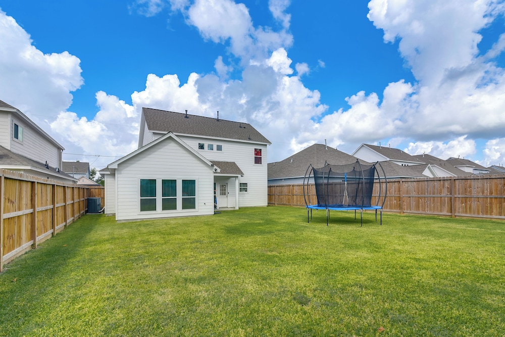 10 Mi to Downtown Houston: Family Home w/ Yard