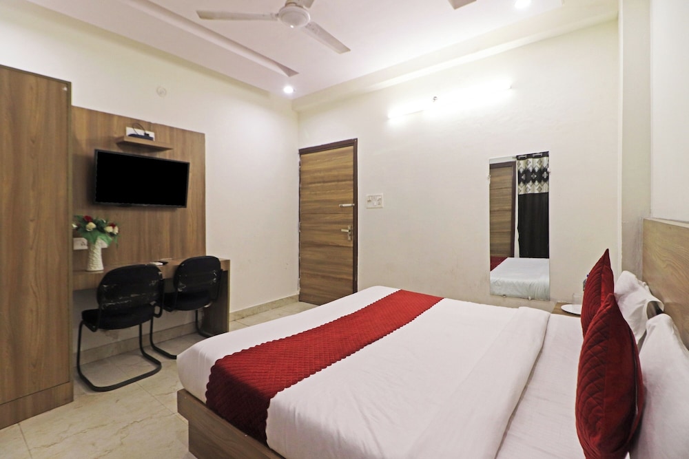 Hotel Aerostar Gold Near Yashobhoomi